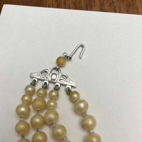 Vintage faux Pearl four strand gradient necklace. Length 14-17 + 3 inch extender - Picture 3 of 3